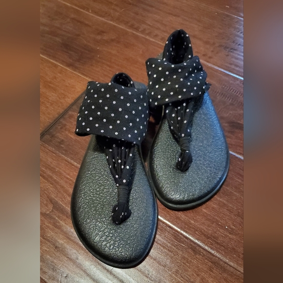 Sanuk polka-dot sandals - Picture 1 of 8